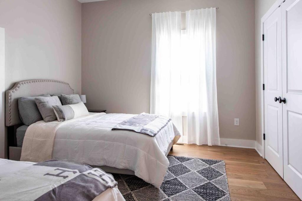 Newly Renovated 3 Bedroom Shelby Park Home **Free Parking** Louisville Eksteriør bilde
