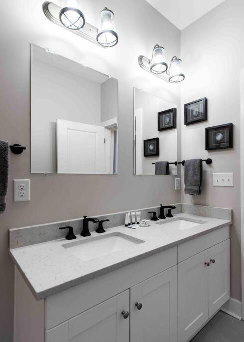Newly Renovated 3 Bedroom Shelby Park Home **Free Parking** Louisville Eksteriør bilde