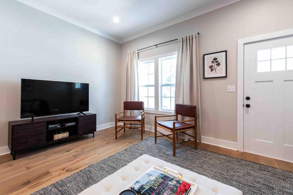 Newly Renovated 3 Bedroom Shelby Park Home **Free Parking** Louisville Eksteriør bilde