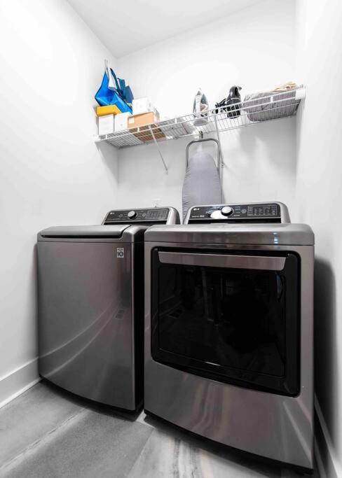 Newly Renovated 3 Bedroom Shelby Park Home **Free Parking** Louisville Eksteriør bilde
